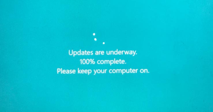 Windows 11 stuck on updates are underway